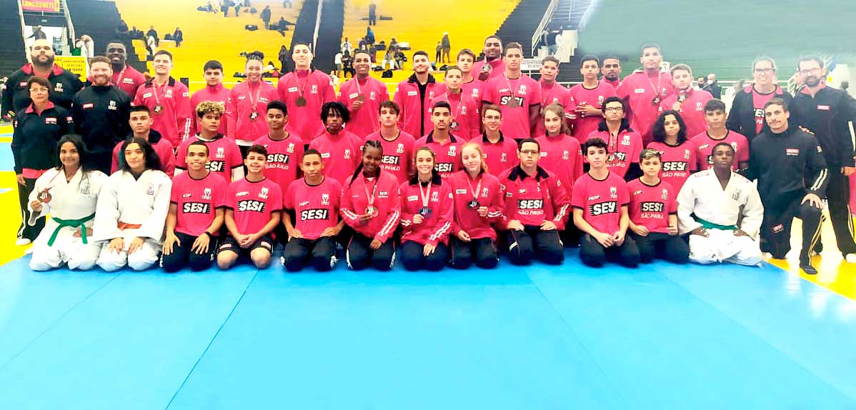 SESI levanta o troféu de campeão Paulista Juvenil de Verão